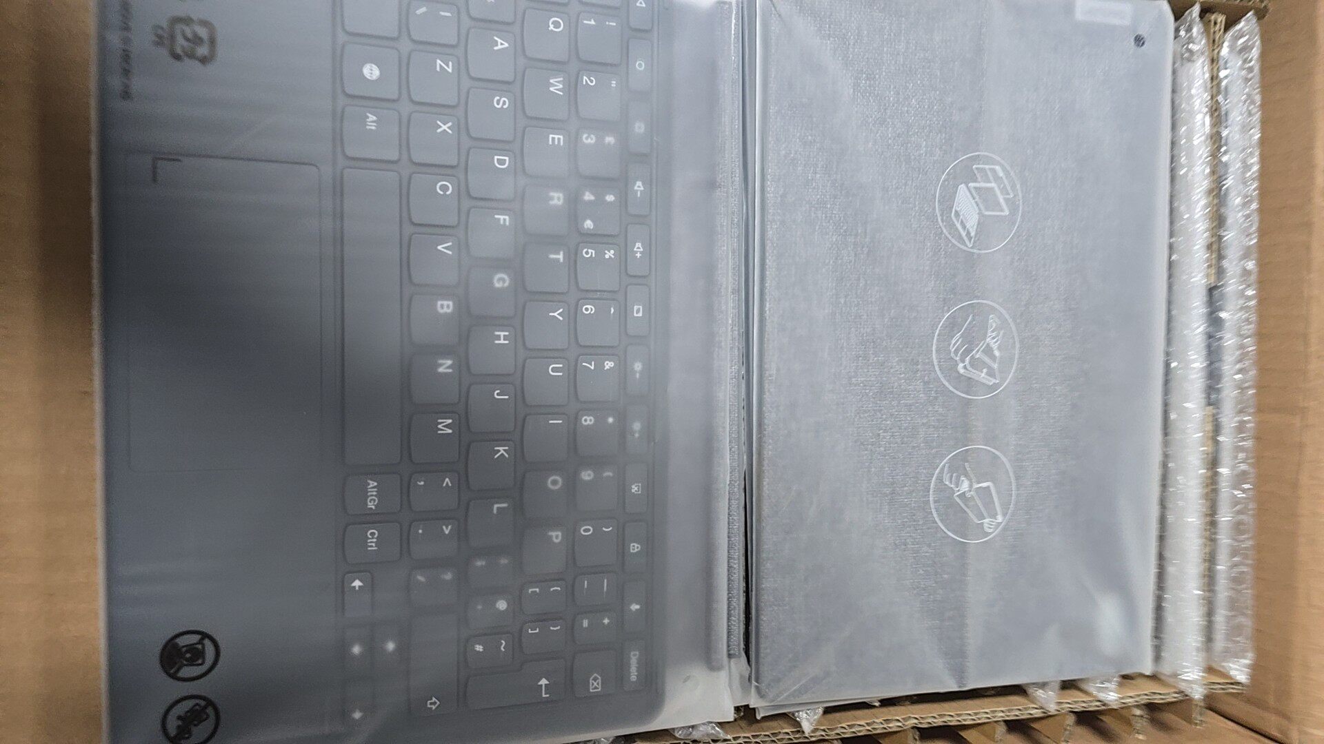 Magnetyczna klawiatura i etui  – Lenovo Tablet Keyboard Accessories recenzja i cena